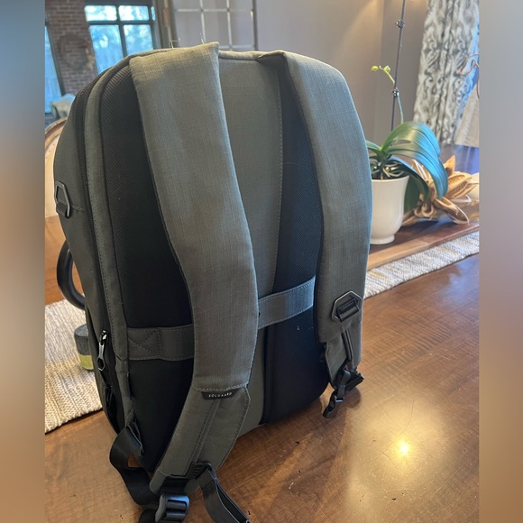 Solgaard Medium Venture Backpack with FlowCloset System - Picture 2 of 3